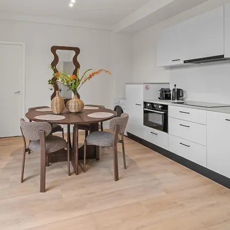Appartement Private W Small Garden, Airco, Kitchen *