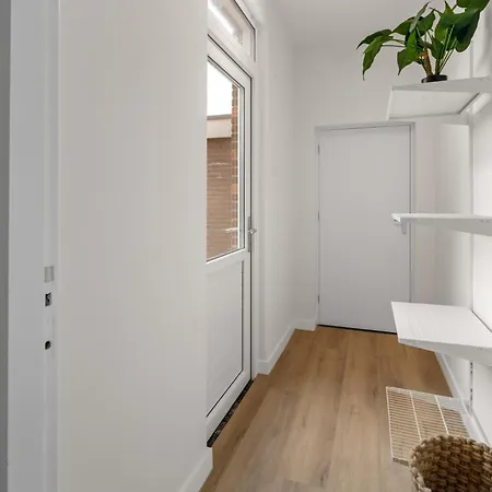 Private W Small Garden, Airco, Kitchen