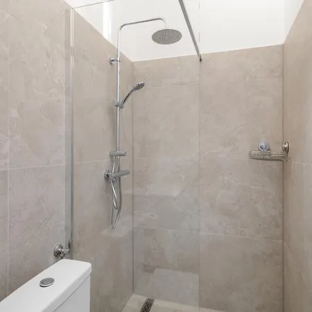 Appartement Private W Small Garden, Airco, Kitchen