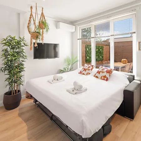 Appartement Private W Small Garden, Airco, Kitchen