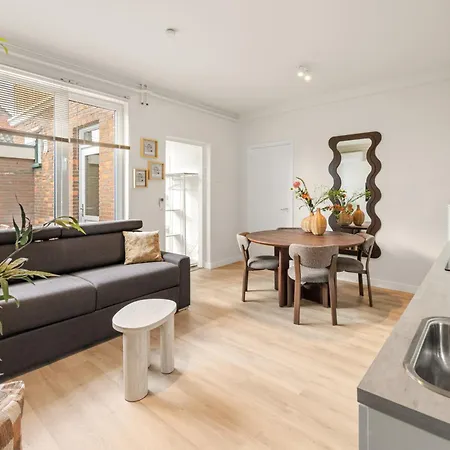 Private W Small Garden, Airco, Kitchen